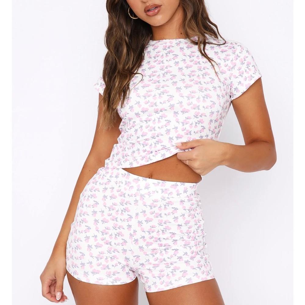 SET TOP AND SHORTS stay sweet pink roses white fox